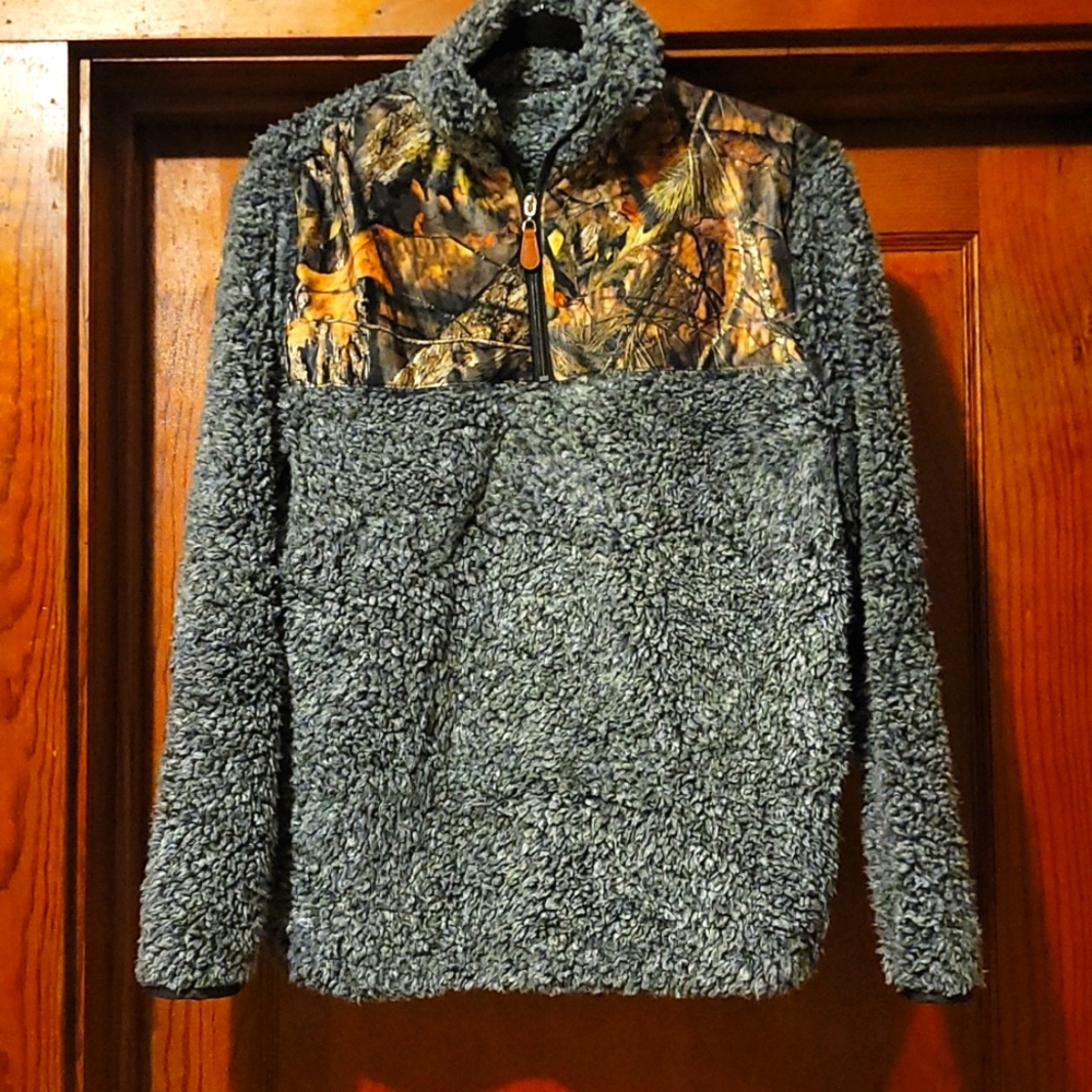 Black and white size s/m camo quarter zip sherpa